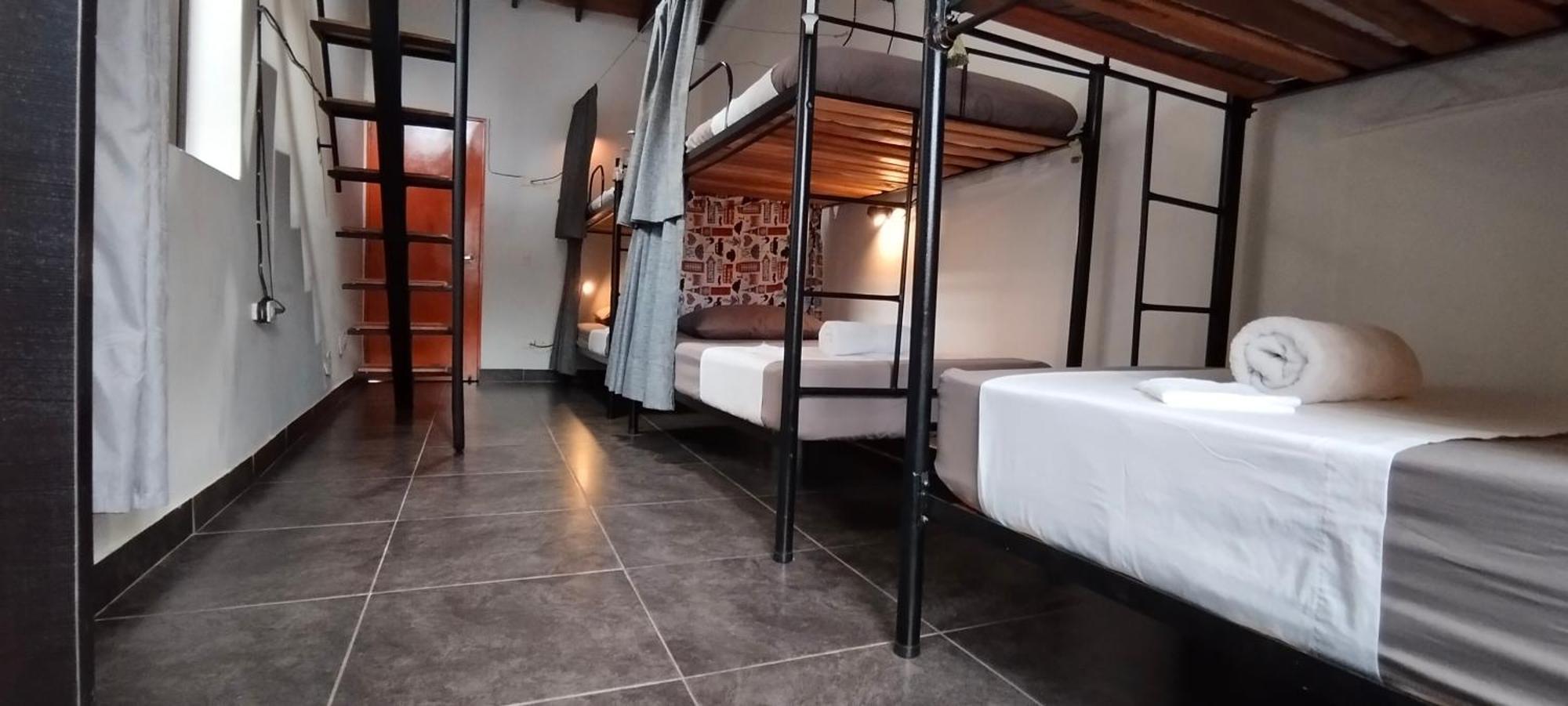 Hostel Metro Floresta Alojamiento Medellin Exterior photo